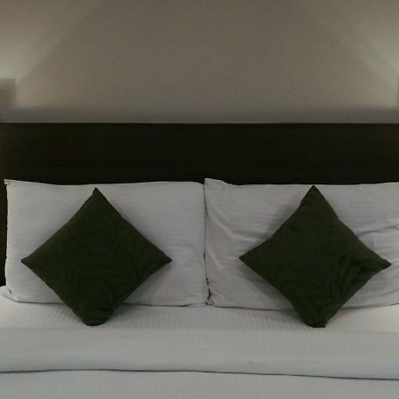 Hide Away Suites Noida Ngoại thất bức ảnh