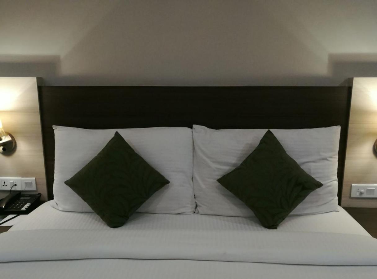 Hide Away Suites Noida Ngoại thất bức ảnh