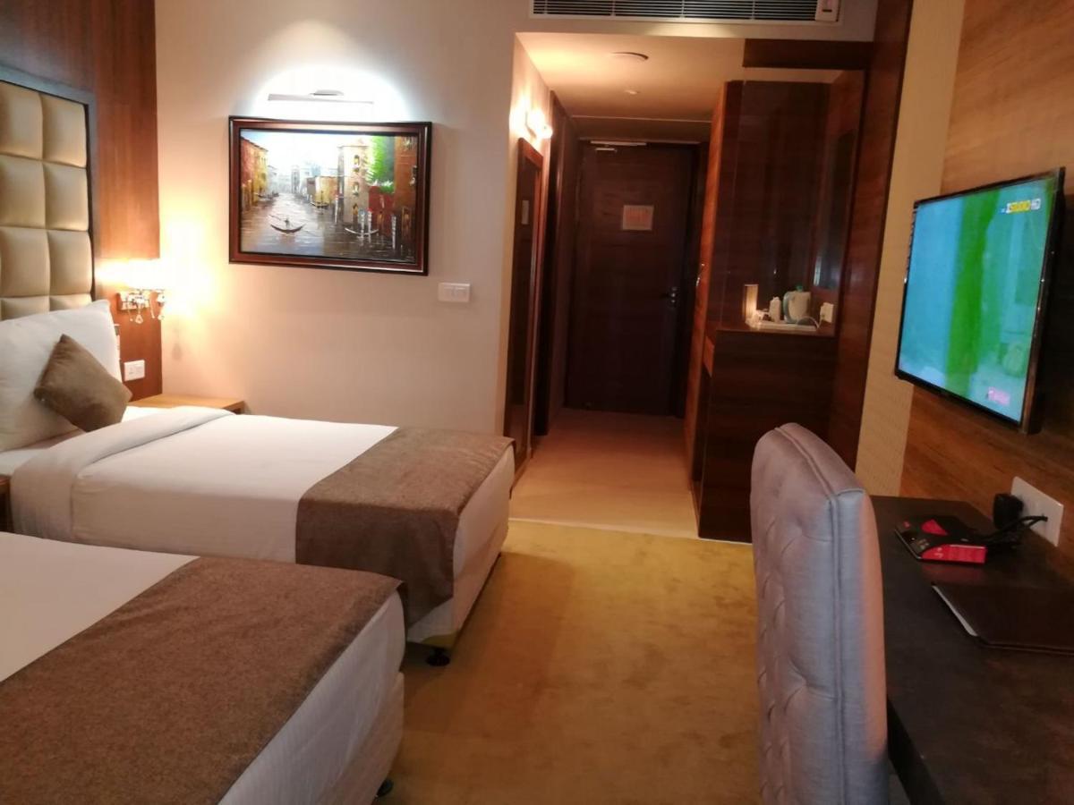 Hide Away Suites Noida Ngoại thất bức ảnh