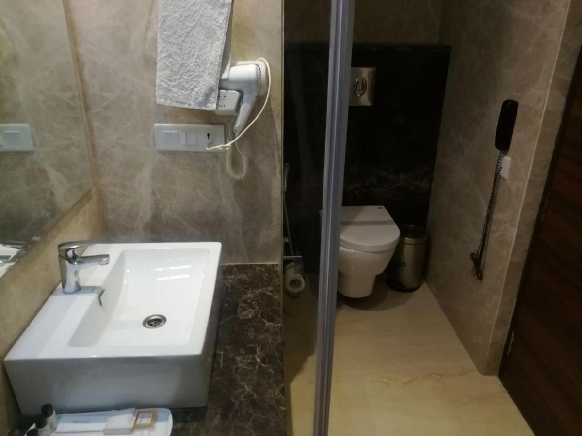Hide Away Suites Noida Ngoại thất bức ảnh