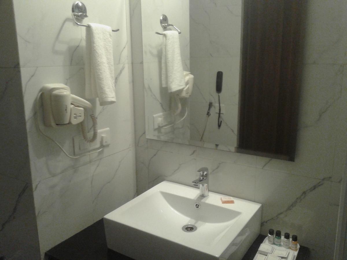 Hide Away Suites Noida Ngoại thất bức ảnh