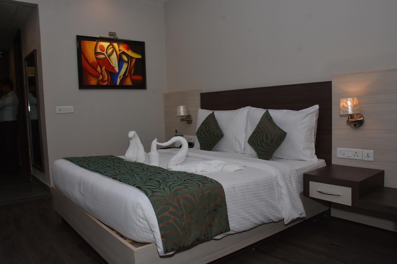 Hide Away Suites Noida Ngoại thất bức ảnh