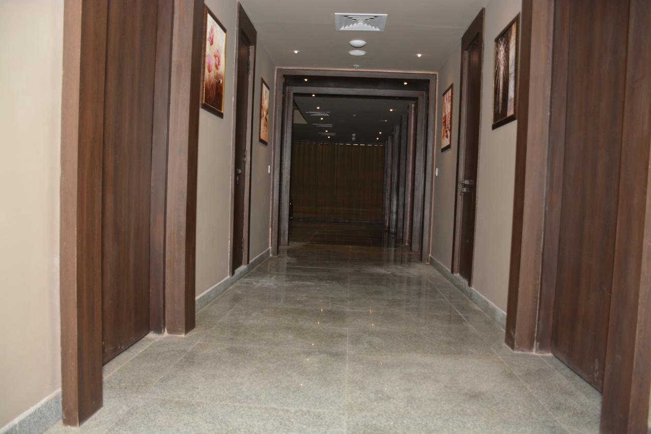 Hide Away Suites Noida Ngoại thất bức ảnh
