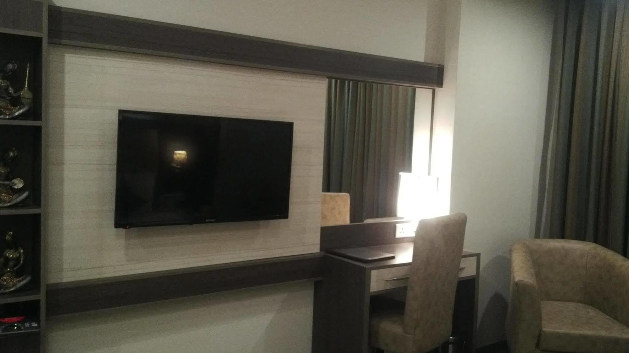 Hide Away Suites Noida Ngoại thất bức ảnh