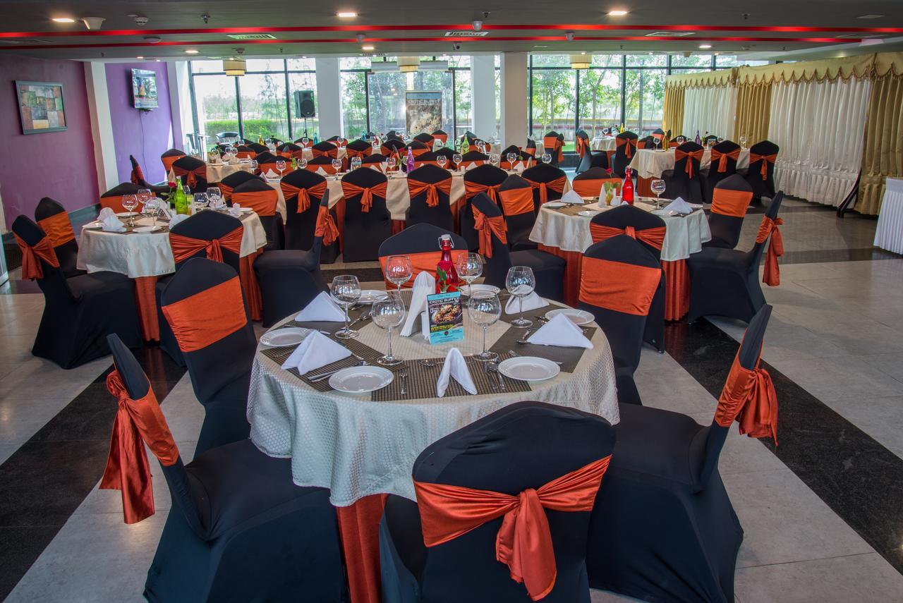 Hide Away Suites Noida Ngoại thất bức ảnh
