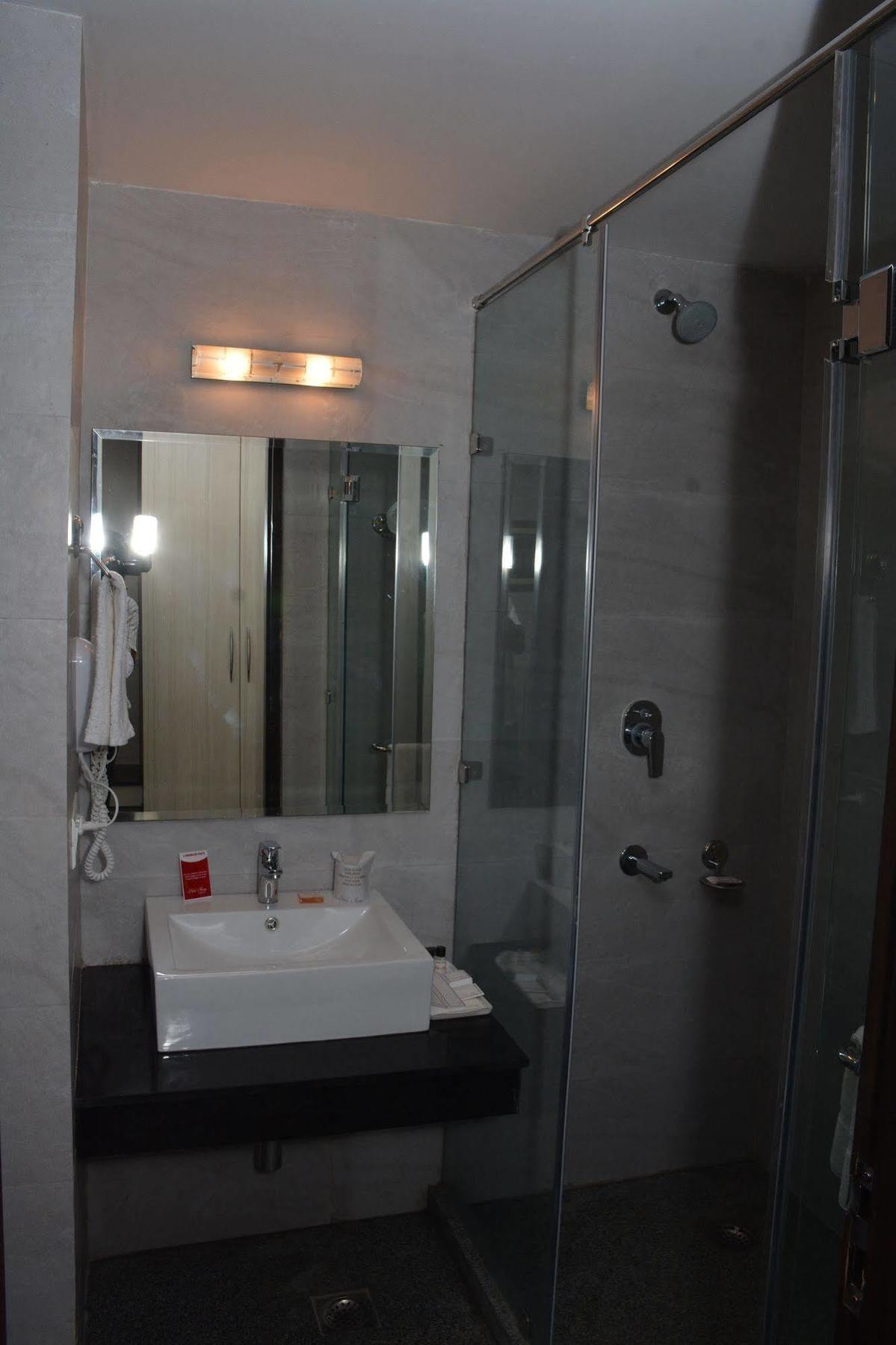 Hide Away Suites Noida Ngoại thất bức ảnh