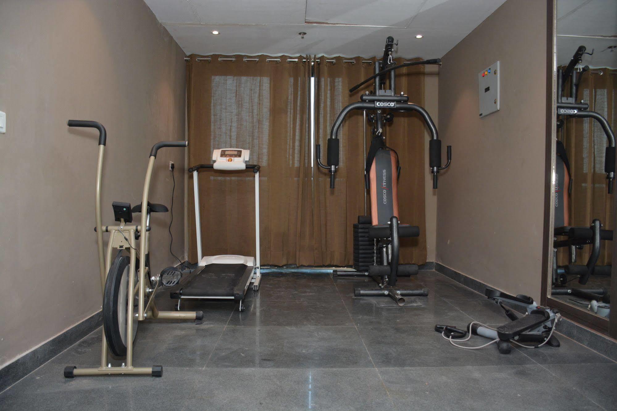 Hide Away Suites Noida Ngoại thất bức ảnh
