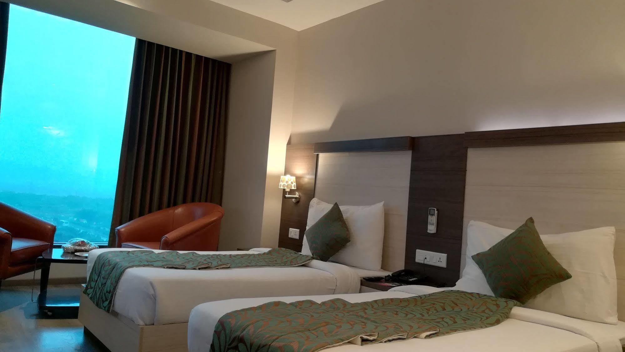 Hide Away Suites Noida Ngoại thất bức ảnh