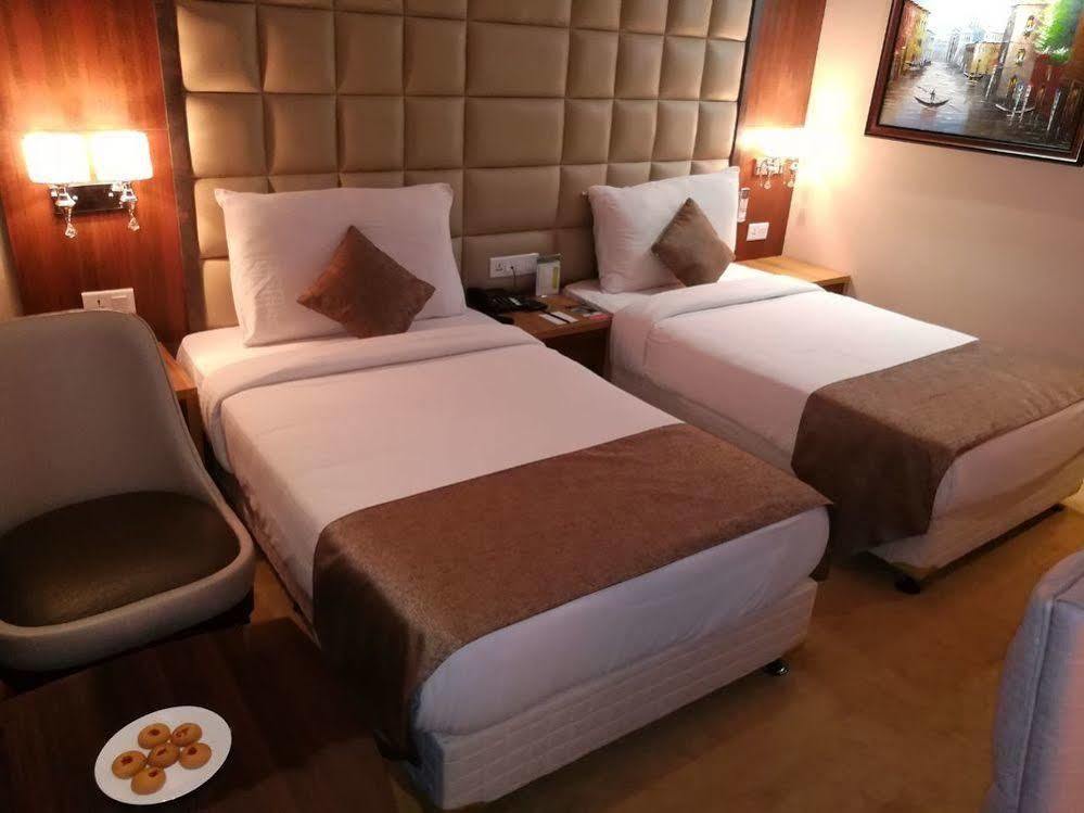 Hide Away Suites Noida Ngoại thất bức ảnh