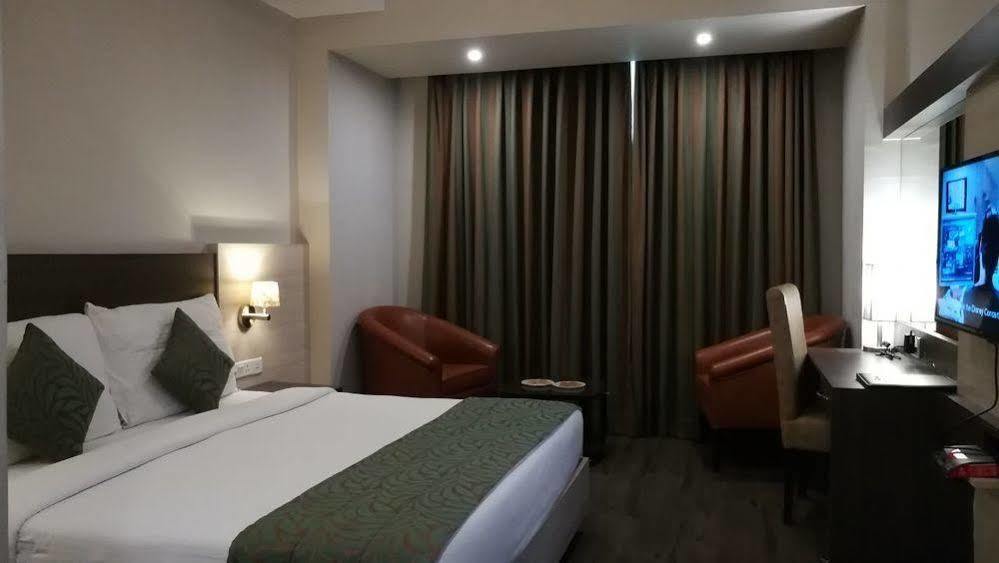 Hide Away Suites Noida Ngoại thất bức ảnh
