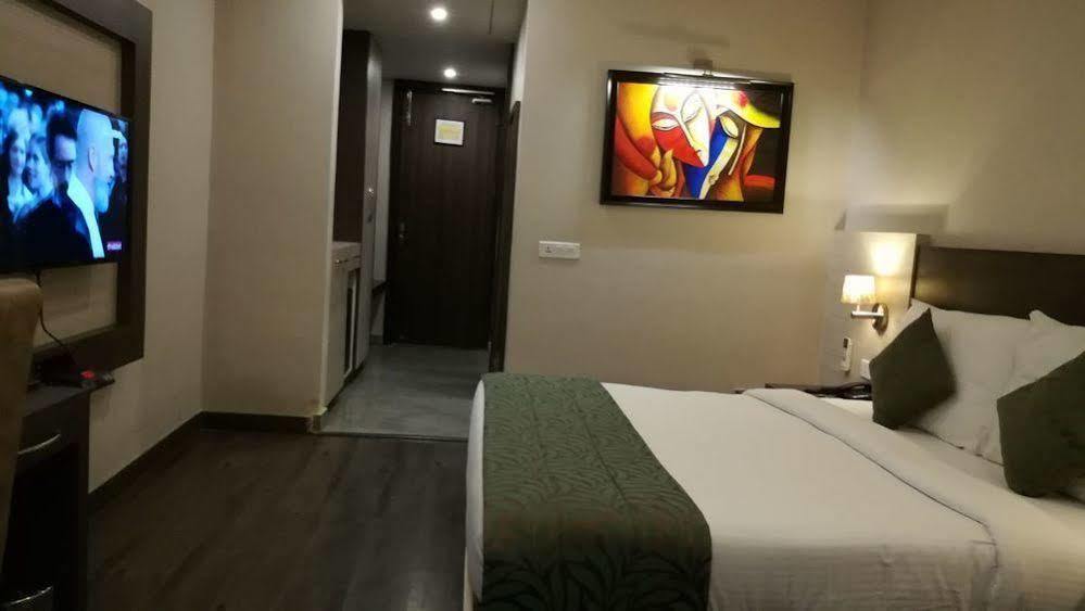 Hide Away Suites Noida Ngoại thất bức ảnh